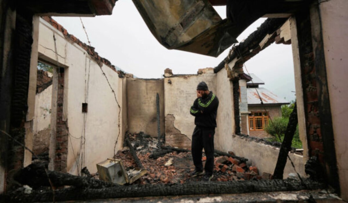 11987_india_pakistan_12149-640x420.jpg Pakistanská paľba zasiahla civilistov aj vojakov. V Indii po ostreľovaní zahynulo 14 ľudí