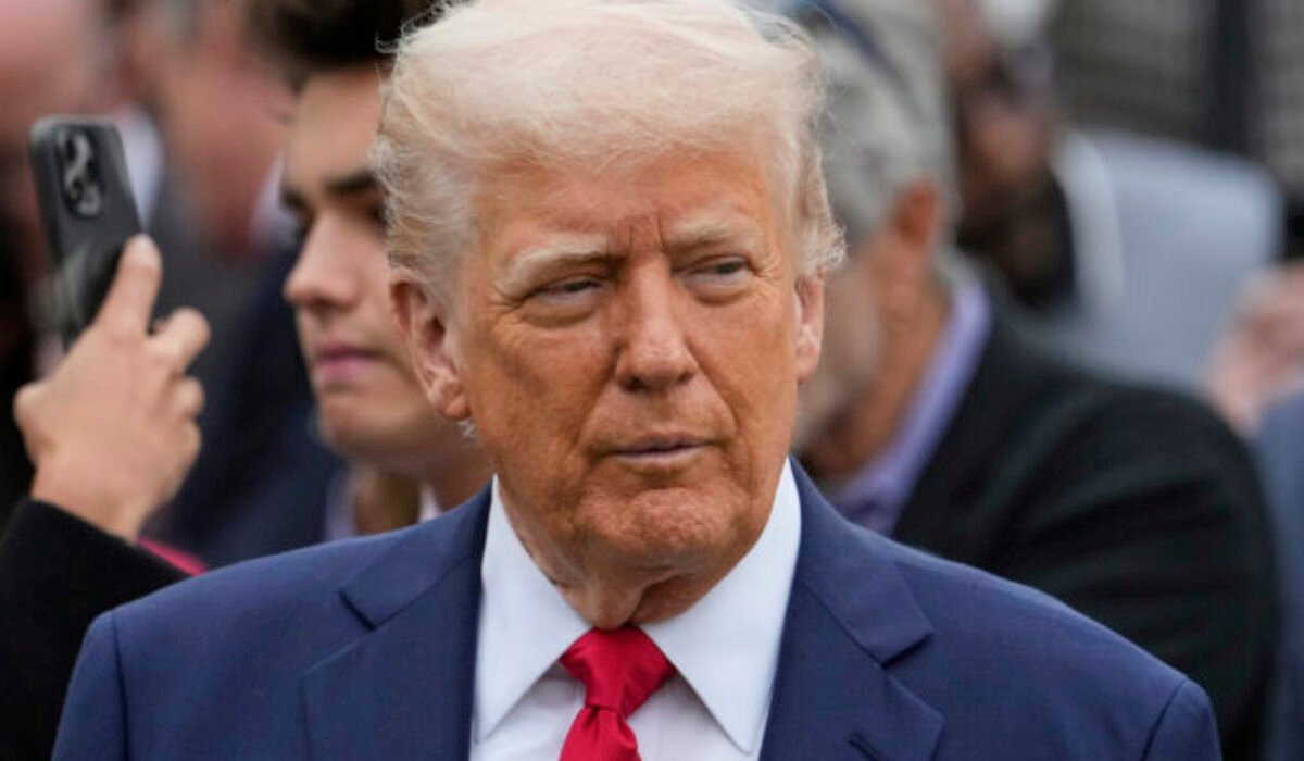 Clá sú dočasne zmrazené, dohody na obzore. Trump chce začať práve Britániou