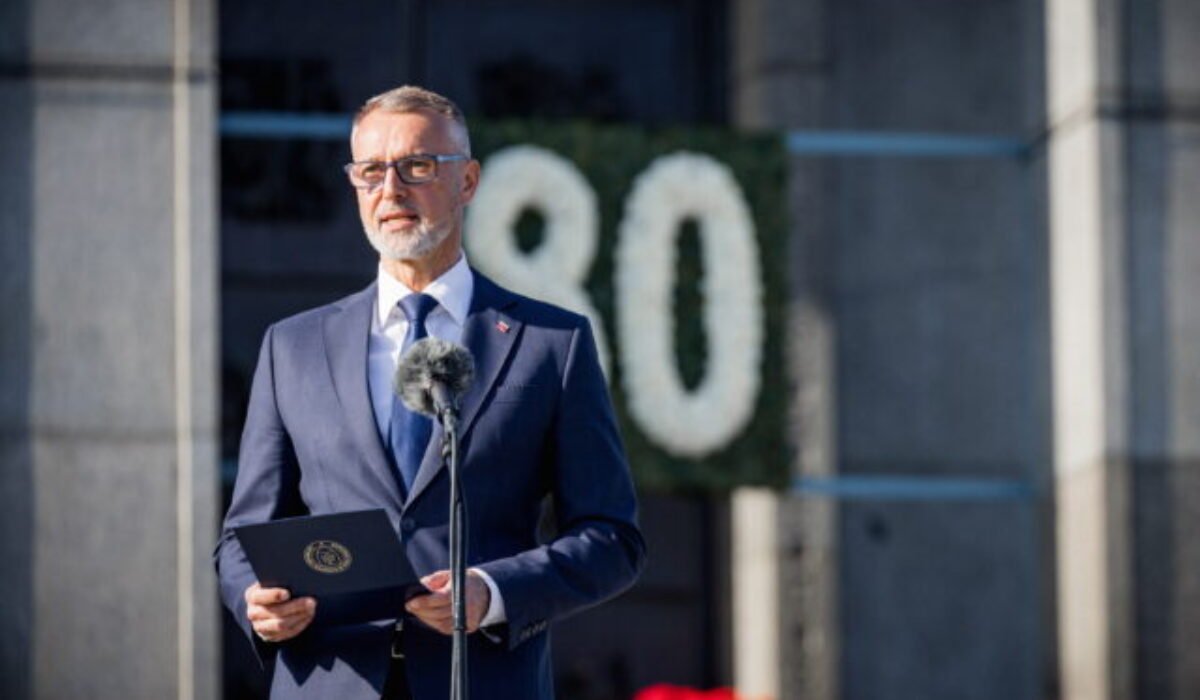 Hrôzy vojny nesmú upadnúť do zabudnutia. Raši vyzval na úctu k obetiam aj pravde