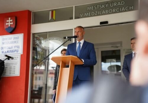Richard Raši slávnostne otvoril nové centrum v Medzilaborciach. Zlepší služby a šetrí peniaze samosprávam – FOTO