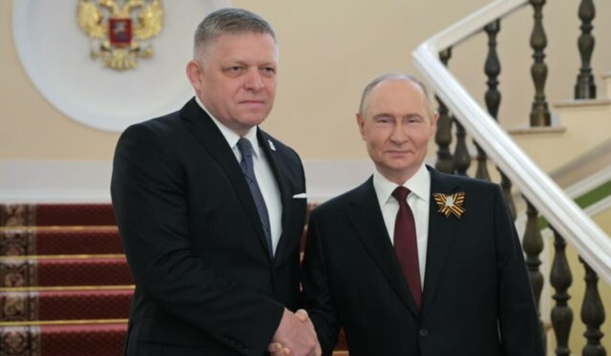 Fico sa stretol v Moskve s Putinom, potvrdenie vďačnosti osloboditeľom považuje za vlasteneckú povinnosť – FOTO