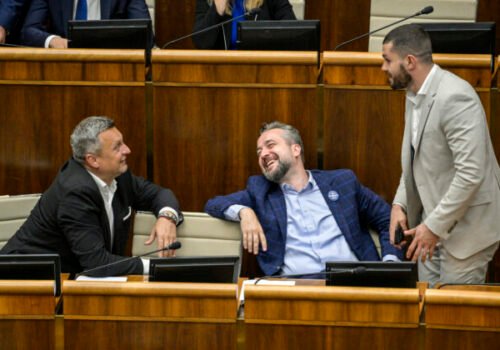 Cesta do pekla. Politici podľa mládeže šíria negatívnu atmosféru a posilňujú napätie v spoločnosti