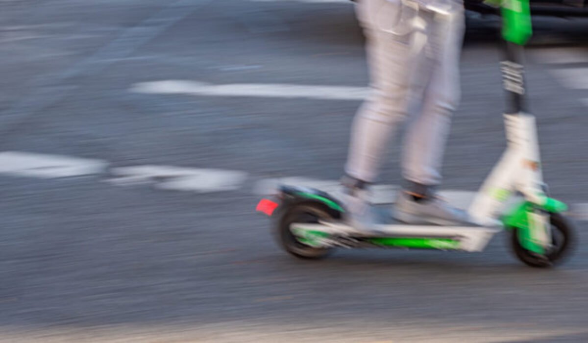 12743_gettyimages-1176515434-640x420.jpg Opitý kolobežkár narazil vo vysokej rýchlosti do korčuliara, jedného z mužov prevážal do nemocnice vrtuľník