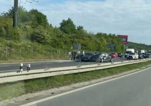 Na východe došlo k hromadnej nehode. Cesta je ťažko prejazdná, upozorňujú hasiči – FOTO