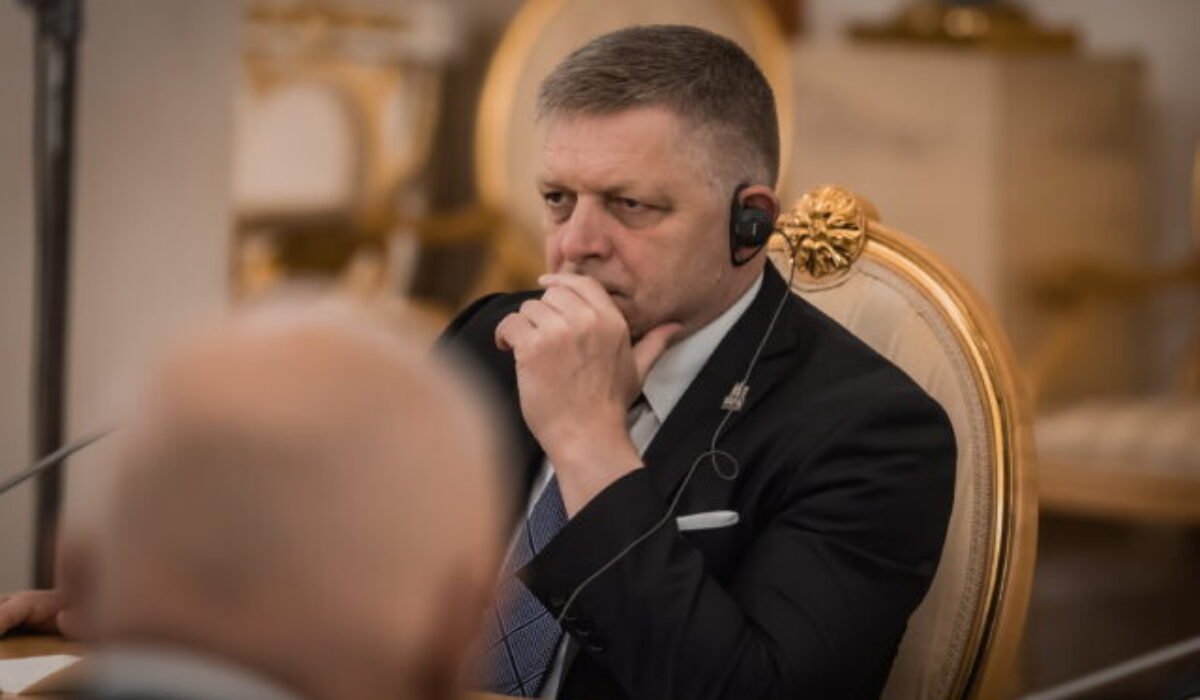 Fico rozoslal list, v ktorom vyzýva na koniec nedeľných diskusií. Smer sa ich prestane zúčastňovať – VIDEO