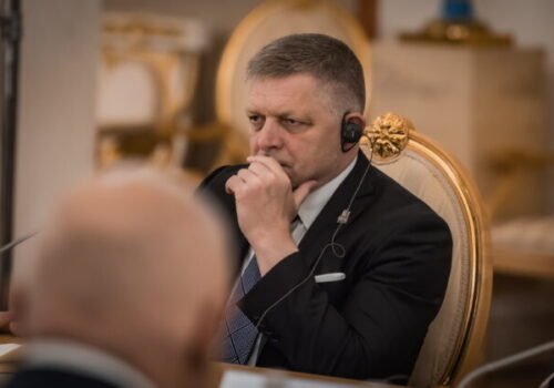 Fico rozoslal list, v ktorom vyzýva na koniec nedeľných diskusií. Smer sa ich prestane zúčastňovať – VIDEO