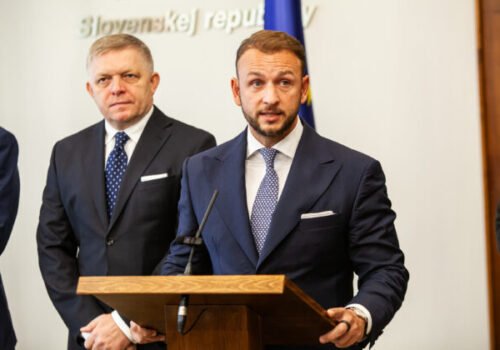 Ministerstvo vnútra chce rok po atentáte na Fica bojovať proti nenávisti na internete, chystá nový zákon – VIDEO