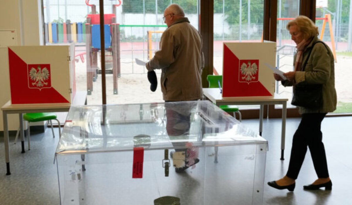 Poľsko si volí prezidenta, výsledky rozhodnú o budúcnosti vlády aj vzťahu s USA a Úniou