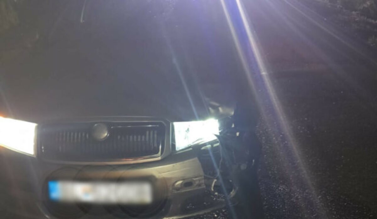 Smrteľná nehoda v okrese Malacky. Chodca zrazilo auto počas predbiehania, nemal reflexné prvky