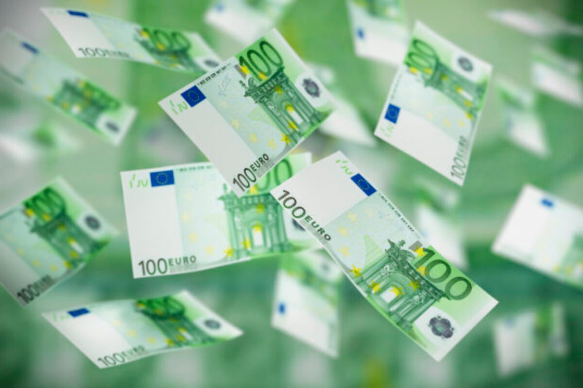 Odmena 800 eur poteší tisícky Slovákov, bude vyplatená vo výplatnom termíne za máj 2025