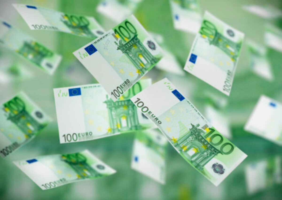 Odmena 800 eur poteší tisícky Slovákov, bude vyplatená vo výplatnom termíne za máj 2025