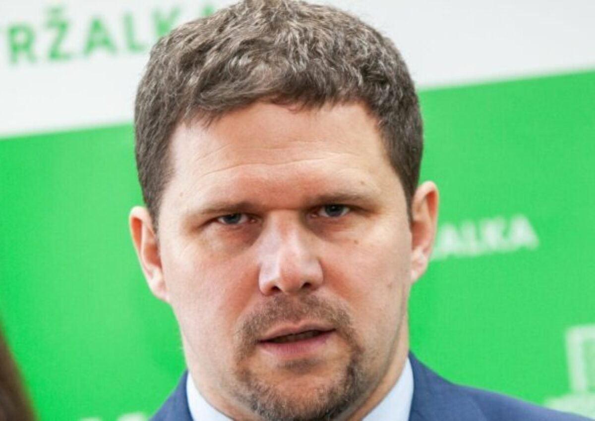 Starostu Petržalky na mimoriadnom zastupiteľstve podporili aj obyvatelia – VIDEO