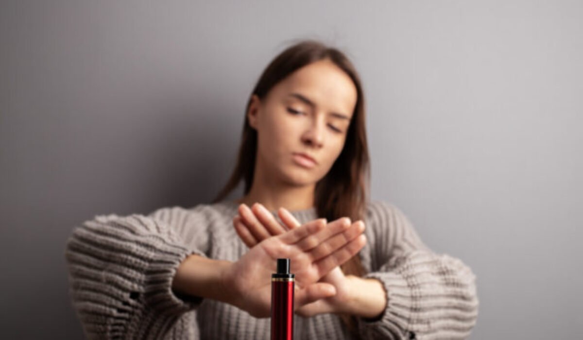 Deti sa vedia bežne dostať k jednorazovým e-cigaretám, odborníci žiadajú zákaz ich predaja