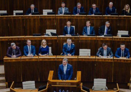 Opozícia po prejave prezidenta Pellegriniho: Kritizoval ako náš človek, no mlčal o korupcii, útokoch na demokraciu aj médiá – VIDEO