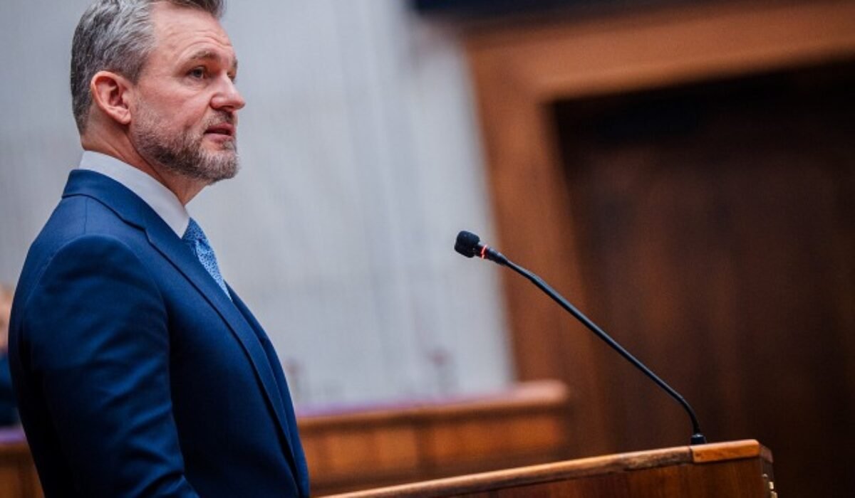 Slovensko sa podľa politológa zatiaľ nemusí za prezidenta hanbiť, opoziční politici môžu tiež pokojne spávať