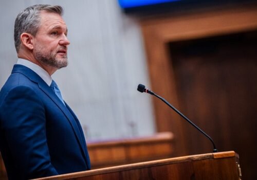Slovensko sa podľa politológa zatiaľ nemusí za prezidenta hanbiť, opoziční politici môžu tiež pokojne spávať