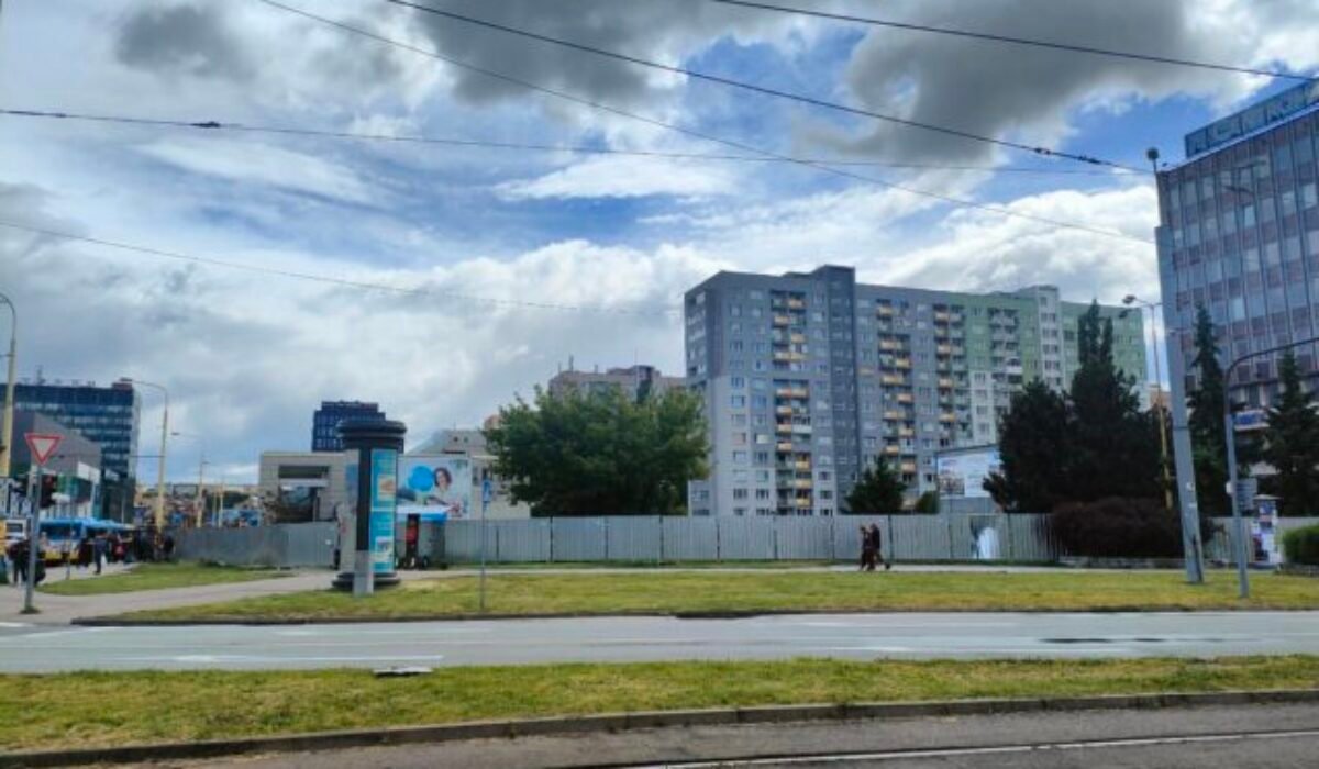 Na Námestí osloboditeľov sa má stavať, občania sú proti a spísali petíciu