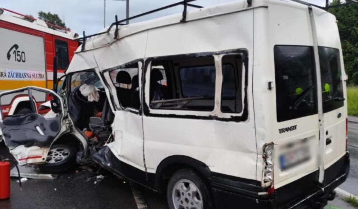 V Ružomberku došlo k tragickej dopravnej nehode, vyžiadala si dva životy – FOTO