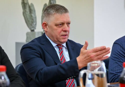 Premiér Fico nahlas hovorí o neutralite Slovenska. Do čoho nás to preboha všetci ťahajú, pýta sa