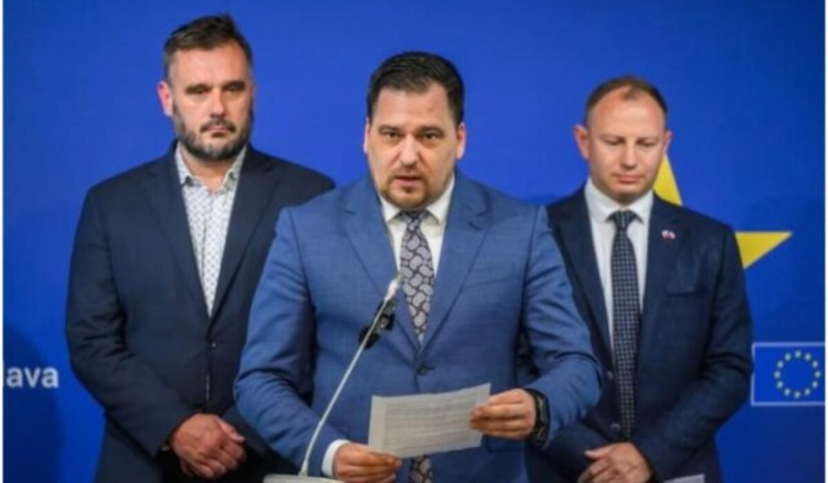 Vedúci delegácie z Bruselu Zdechovský dostal vyhrážky smrťou, vyjadril sa aj k zastaveniu eurofondov pre Slovensko