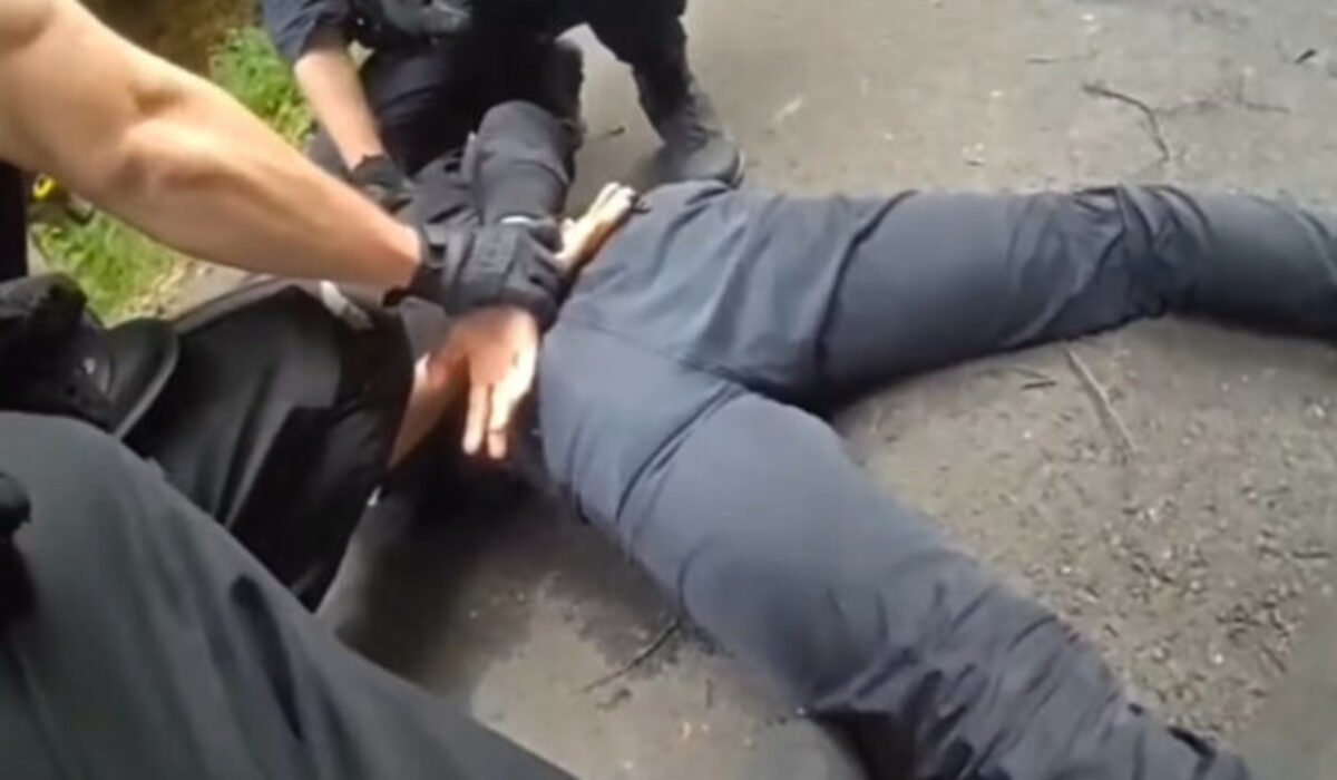V Mestských lesoch v Bratislave muž napadol dvoch bežcov, do tváre im nastriekal slzotvorný plyn – VIDEO