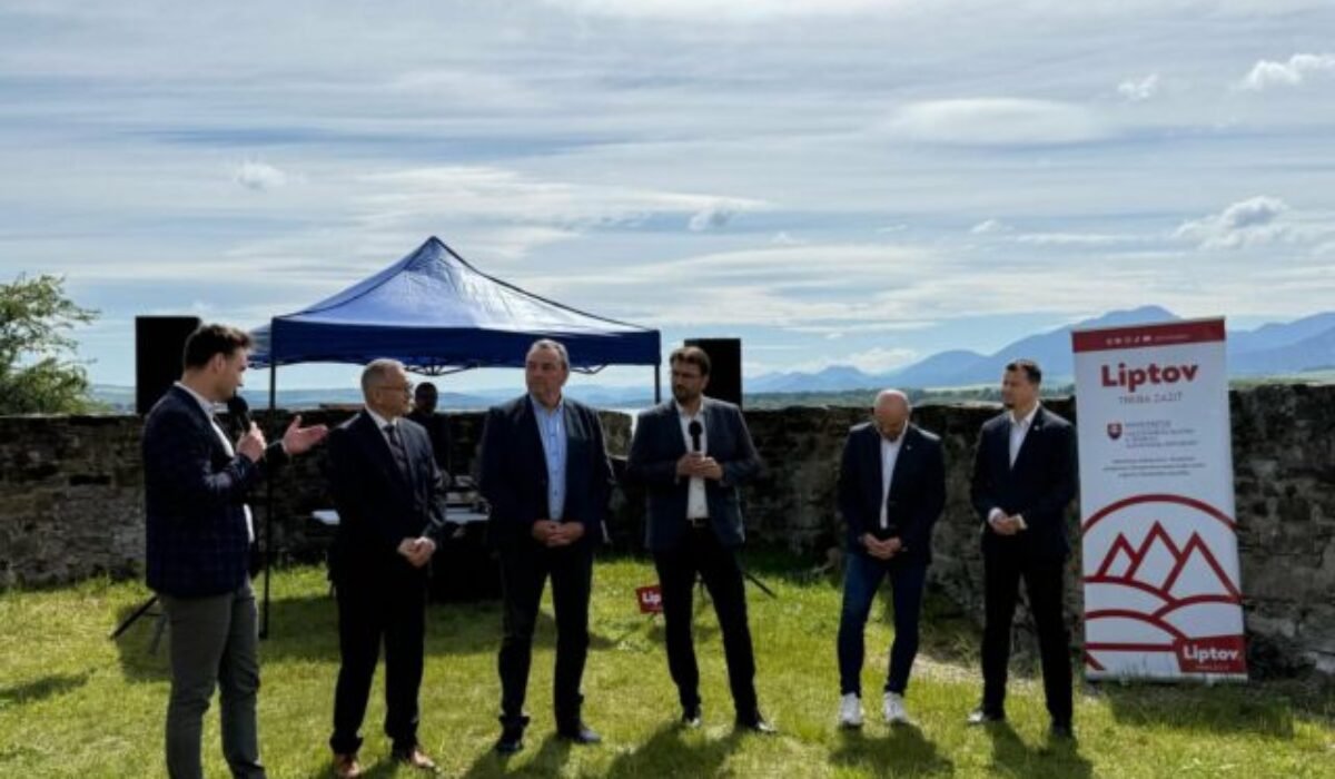 Letnú sezónu na Liptove odštartovali vypustením rýb – FOTO