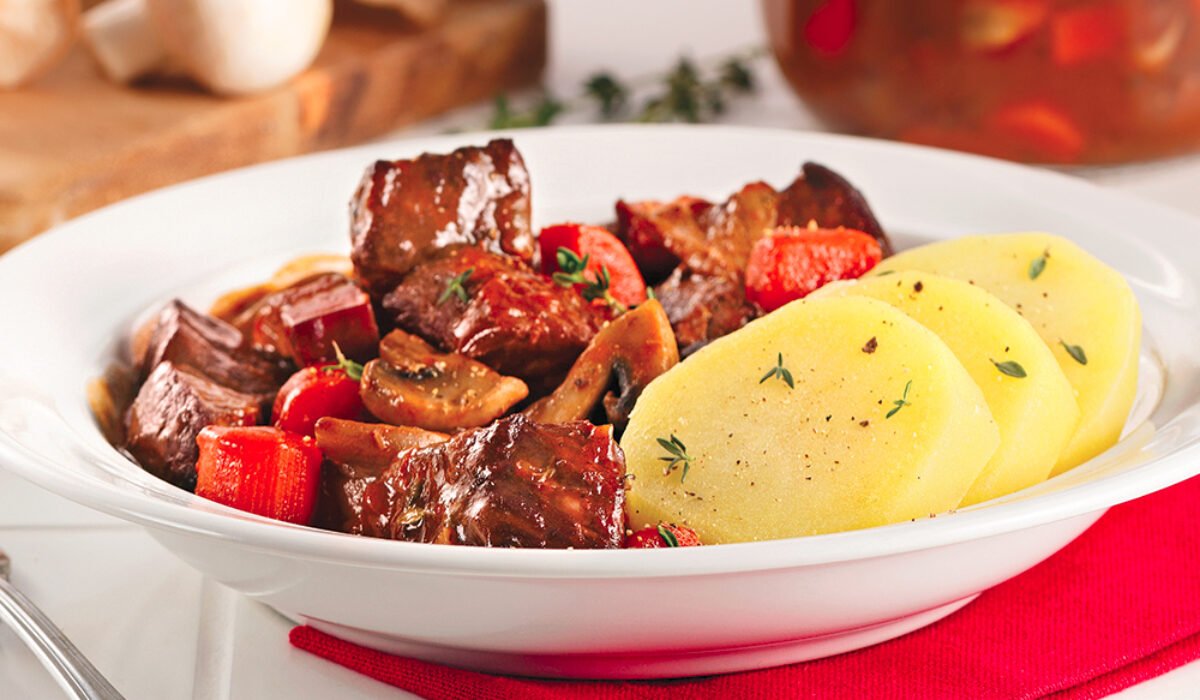 Dobroty na každý deň: Boeuf bourguignon s tromi druhmi húb — Francúzska klasika na každú príležitosť