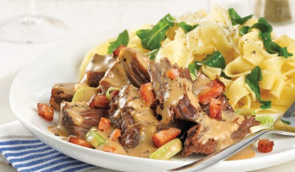 boeuf-braise-a-la-biere-et-poireaux-768x768 Dusené hovädzie na pive s pórikmi v pomalom hrnci