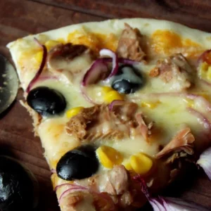 Chutnučká domáca pizza s tuniakom a kukuricou