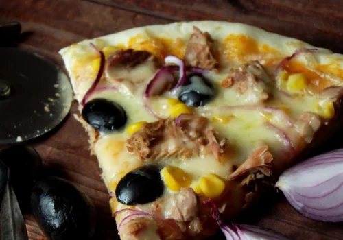Chutnučká domáca pizza s tuniakom a kukuricou