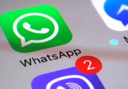 Podvody cez WhatsApp sa šíria aj cez známe kontakty, polícia apeluje na neotváranie pochybných správ