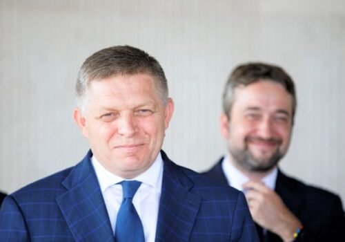 Slováci najviac dôverujú vedcom a univerzitám, politické strany aj vláda sú na konci rebríčka