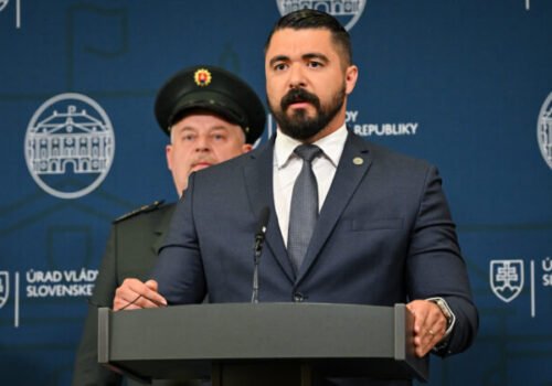 Šéf SIS podá trestné oznámenie v súvislosti s údajným sledovaním europoslanca Zdechovského