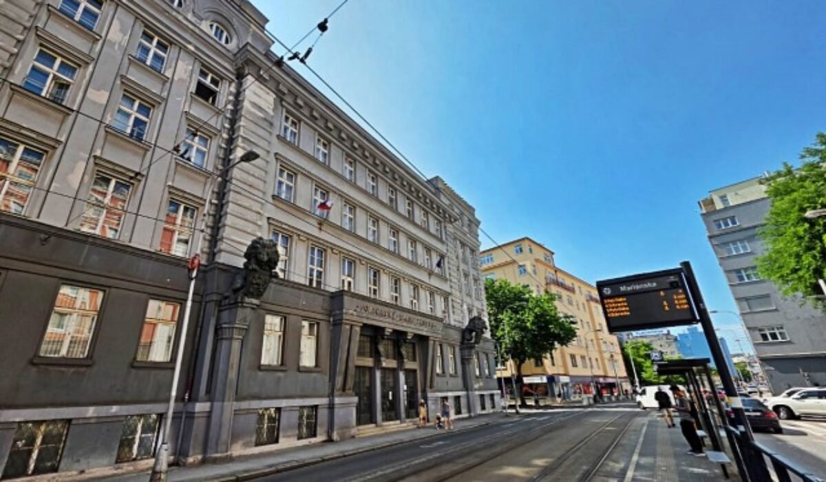Ozbrojený muž prišiel do budovy policajného riaditeľstva v Bratislave, zadržali ho priamo na vrátnici