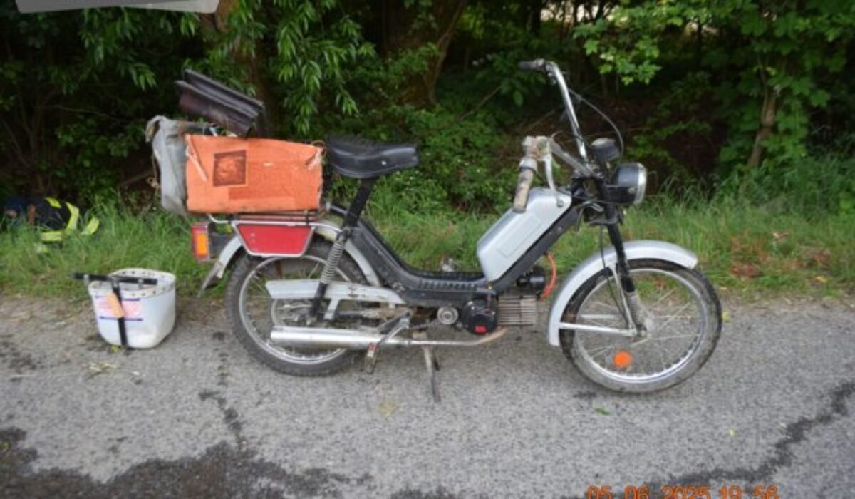 Policajti našli v priekope 75-ročného motorkára, mužovi už neodkázali pomôcť – FOTO