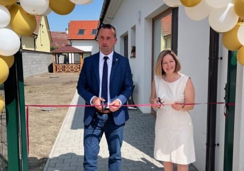 Vo Vajnoroch otvorili nové zariadenie pre seniorov, spoločnosť ich podľa Vlčeka bude potrebovať čoraz viac – FOTO