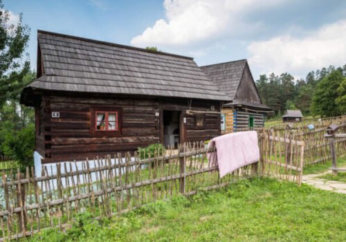 V Ľubovnianskom skanzene opäť ožila vyše 150-ročná kováčska vyhňa z Torysy, postavil ju Mikuláš Sekerák