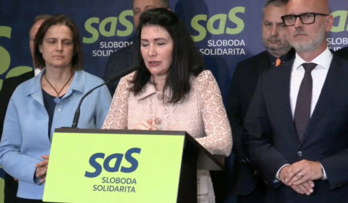 Fico chce podľa SaS prekryť zlyhania zmenou ústavy. Gröhling varuje pred tichým odchodom z Únie – VIDEO