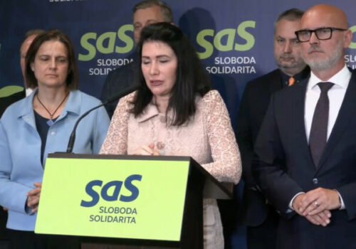 Fico chce podľa SaS prekryť zlyhania zmenou ústavy. Gröhling varuje pred tichým odchodom z Únie – VIDEO