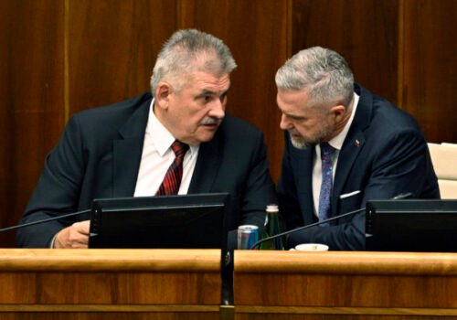 Mimoriadna schôdza k transakčnej dani bola presunutá z vecných dôvodov, tvrdí Smer-SD