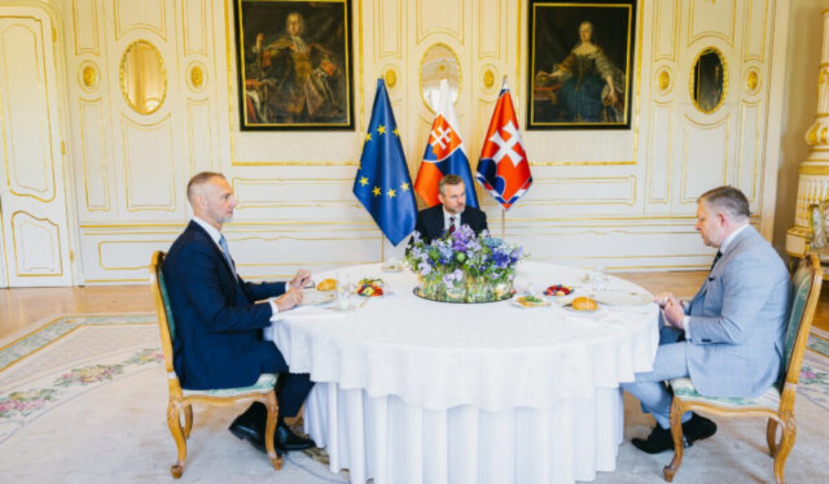 Pellegrini zvolal stretnutie troch najvyšších ústavných činiteľov, bude rokovať s premiérom a Rašim