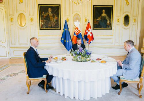 Pellegrini zvolal stretnutie troch najvyšších ústavných činiteľov, bude rokovať s premiérom a Rašim