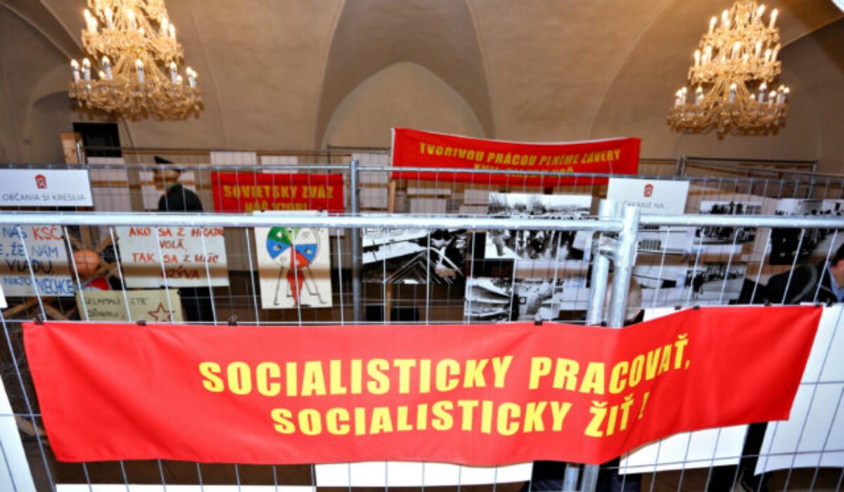 Spomienky vs. realita. Prečo si Slováci idealizujú socializmus?