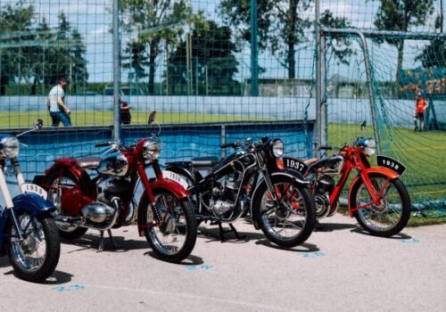 Na západnom Slovensku sa koná unikátna výstava veteránov. Moto Ruže ponúknu nostalgiu aj rodinnú zábavu – FOTO