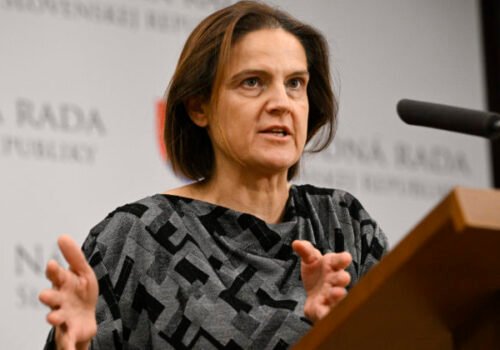 Európska komisia už niekoľko mesiacov vedie intenzívny dialóg so Slovenskom o navrhovanej zmene ústavy