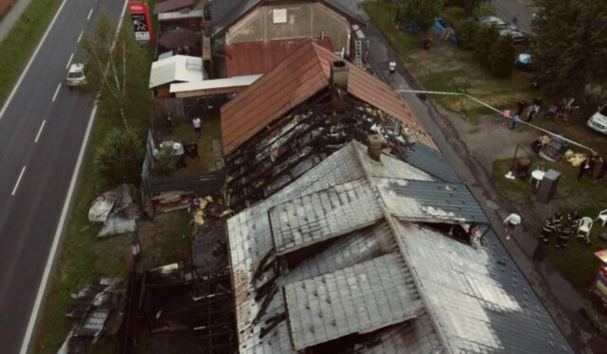 V súvislosti s požiarom rodinných domov v Kežmarku mesto poskytlo okamžitú pomoc zasiahnutým rodinám – FOTO