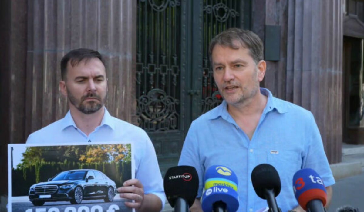 Matovič kritizuje Šimkovičovú za kúpený Mercedes. Neuveriteľná hanba v čase konsolidácie, hovorí – VIDEO