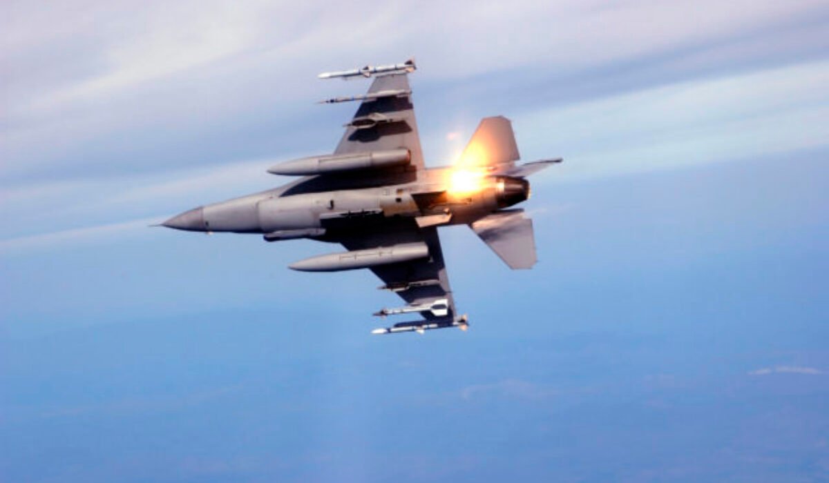 Izrael oznámil zabitie troch iránskych veliteľov počas bombardovania