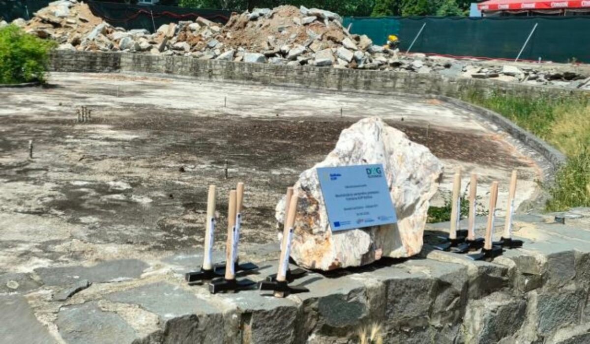 Na Sídlisku KVP obnovujú fontánu aj priľahlé námestie, ide o najväčší projekt v histórii mestskej časti – FOTO