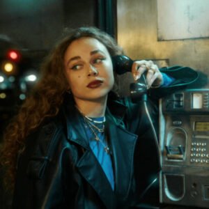 Mladá speváčka LIIA má svoj prvý self-release singel Snakes – energickú výpoveď o fake priateľstvách a hľadaní vlastnej identity